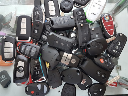 چالشهای امنیتی در ریموت کنترل خودروها